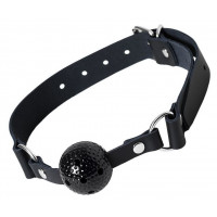 Черный кляп-шарик с отверстиями на регулируемом ремешке 
