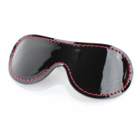 Чёрная лаковая маска из кожи с красной строчкой